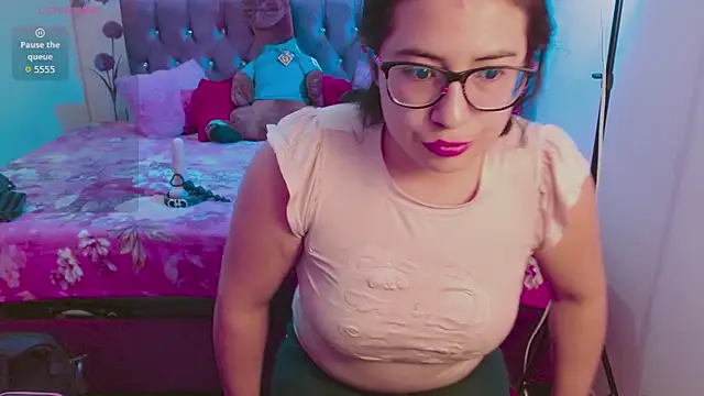 Snapshot of Estrella__sex chatting on October 5, 2025, 8:10 pm Estrella  sex online show from October 5, 2025, 8:10 pm