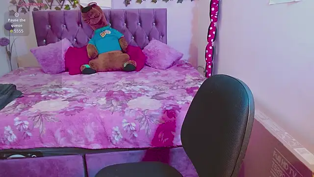 Snapshot of Estrella__sex chatting on October 21, 2025, 8:08 pm Estrella  sex online show from October 21, 2025, 8:08 pm