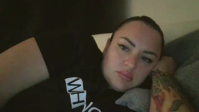 Snapshot of AliTemptress chatting on October 5, 2025, 3:41 am AliTemptress online show from October 5, 2025, 3:41 am