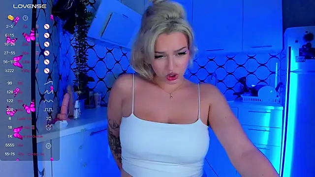 Snapshot of Candy_Mur chatting on September 30, 2025, 8:59 pm Candy Mur online show from September 30, 2025, 8:59 pm