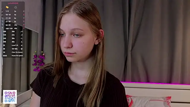 Snapshot of LynneHaviland chatting on October 15, 2025, 6:05 pm LynneHaviland online show from October 15, 2025, 6:05 pm