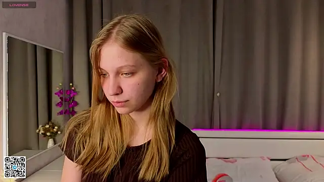 Snapshot of LynneHaviland chatting on October 5, 2025, 6:31 pm LynneHaviland online show from October 5, 2025, 6:31 pm