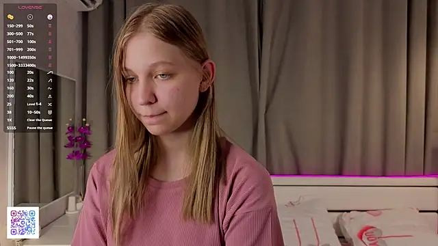 Snapshot of LynneHaviland chatting on October 19, 2025, 6:10 pm LynneHaviland online show from October 19, 2025, 6:10 pm