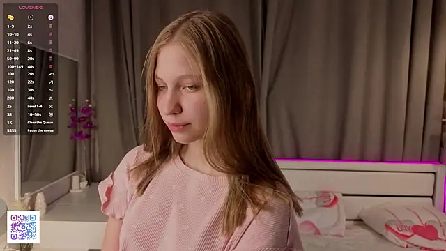 Snapshot of LynneHaviland chatting on October 21, 2025, 6:07 pm LynneHaviland online show from October 21, 2025, 6:07 pm