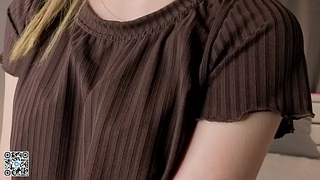 Snapshot of LynneHaviland chatting on September 24, 2025, 6:03 pm LynneHaviland online show from September 24, 2025, 6:03 pm