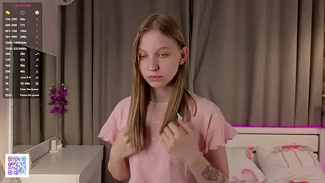 Snapshot of LynneHaviland chatting on October 18, 2025, 6:10 pm LynneHaviland online show from October 18, 2025, 6:10 pm