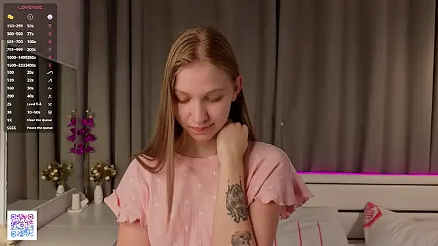 Snapshot of LynneHaviland chatting on October 7, 2025, 6:42 pm LynneHaviland online show from October 7, 2025, 6:42 pm