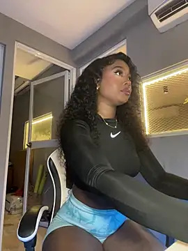 Snapshot of alisonn_moon chatting on February 22, 2026, 9:27 pm alisonn moon online show from February 22, 2026, 9:27 pm