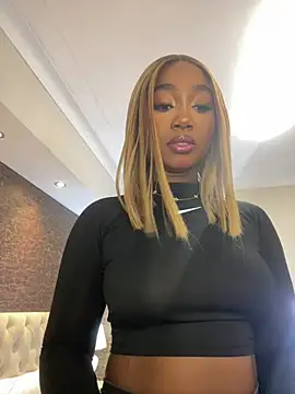 Snapshot of alisonn_moon chatting on February 26, 2026, 10:43 pm alisonn moon online show from February 26, 2026, 10:43 pm