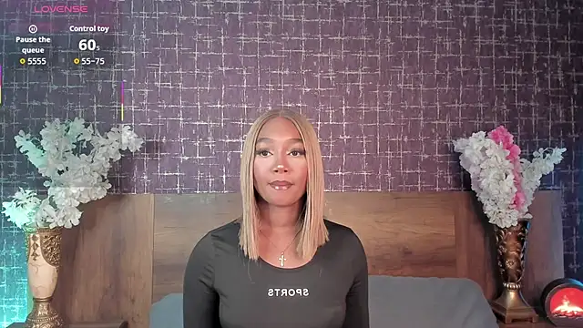 alisonn moon online show from November 28, 2025, 9:04 pm