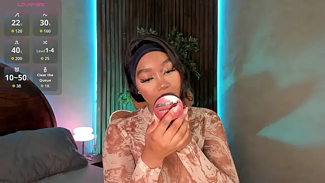 Snapshot of alisonn_moon chatting on October 29, 2025, 10:20 pm alisonn moon online show from October 29, 2025, 10:20 pm