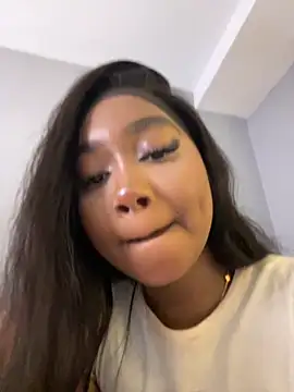 Snapshot of alisonn_moon chatting on October 18, 2025, 11:51 pm alisonn moon online show from October 18, 2025, 11:51 pm