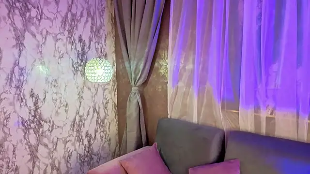 Snapshot of Lexxi_Luna chatting on October 11, 2025, 4:35 am Lexxi Luna online show from October 11, 2025, 4:35 am