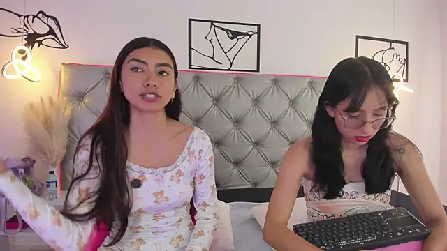 Naughty Couple83 online show from November 25, 2025, 3:34 pm