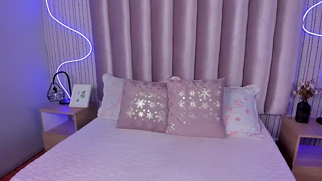 Snapshot of SamanthaPeachss chatting on October 9, 2025, 11:55 am SamanthaPeachss online show from October 9, 2025, 11:55 am