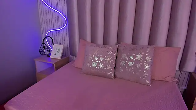 Snapshot of SamanthaPeachss chatting on October 21, 2025, 12:04 pm SamanthaPeachss online show from October 21, 2025, 12:04 pm