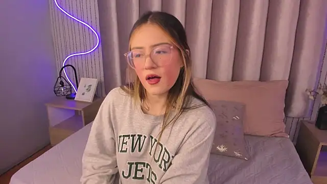 Snapshot of SamanthaPeachss chatting on October 28, 2025, 12:26 pm SamanthaPeachss online show from October 28, 2025, 12:26 pm