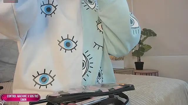 Snapshot of Megan_DH chatting on October 3, 2025, 12:17 pm Megan DH online show from October 3, 2025, 12:17 pm