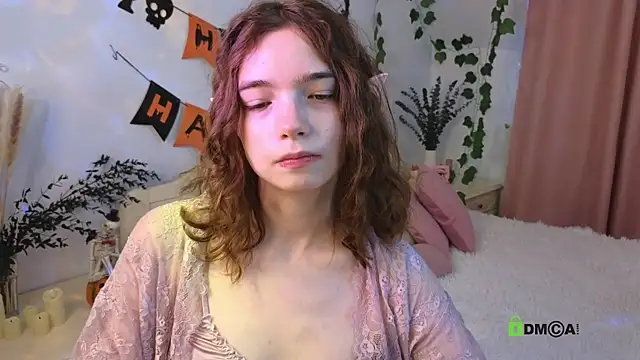 Evi Brook online show from October 22, 2025, 1:43 pm