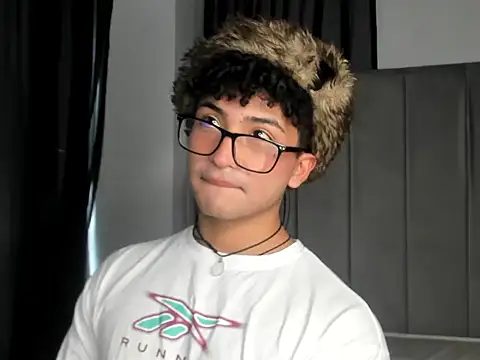 Valentin0 3 online show from October 26, 2025, 7:58 pm