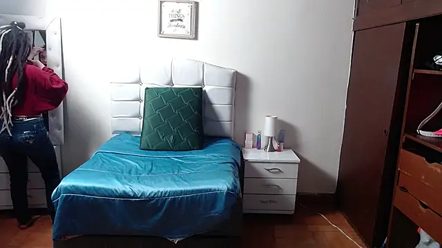 Snapshot of elapetitie chatting on October 8, 2025, 5:53 am elapetitie online show from October 8, 2025, 5:53 am