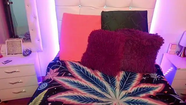 Snapshot of elapetitie chatting on October 21, 2025, 6:35 am elapetitie online show from October 21, 2025, 6:35 am