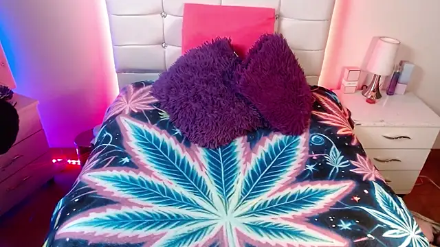 Snapshot of elapetitie chatting on October 18, 2025, 6:04 am elapetitie online show from October 18, 2025, 6:04 am