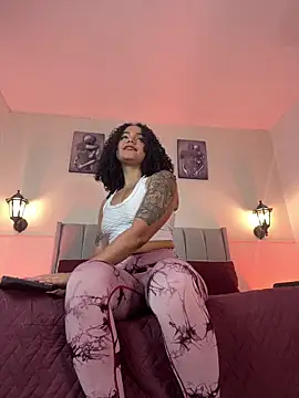 Samara Hadi  online show from February 4, 2026, 8:26 pm