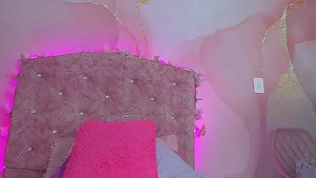 Mila grace  online show from October 17, 2025, 6:32 pm