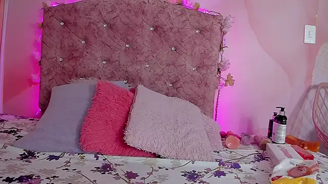 Mila grace  online show from November 25, 2025, 6:41 pm