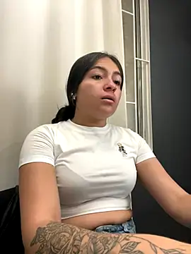 Alyha Cortes online show from September 30, 2025, 1:39 pm