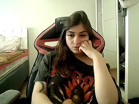 Snapshot of Becca_B chatting on October 7, 2025, 7:48 pm Becca B online show from October 7, 2025, 7:48 pm