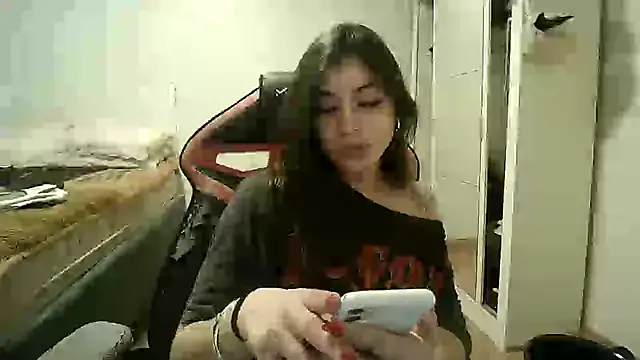 Snapshot of Becca_B chatting on October 3, 2025, 7:37 pm Becca B online show from October 3, 2025, 7:37 pm