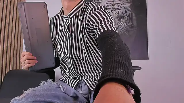 Snapshot of DimitriDeluxe chatting on October 1, 2025, 8:02 pm DimitriDeluxe online show from October 1, 2025, 8:02 pm