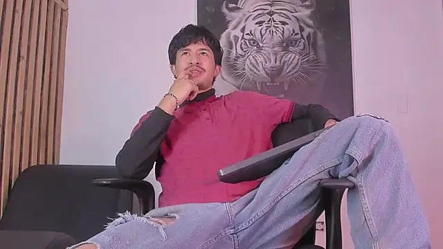 Snapshot of DimitriDeluxe chatting on October 10, 2025, 8:20 pm DimitriDeluxe online show from October 10, 2025, 8:20 pm