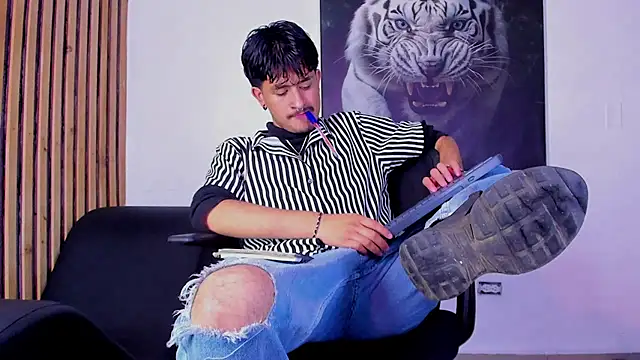 Snapshot of DimitriDeluxe chatting on September 18, 2025, 7:17 pm DimitriDeluxe online show from September 18, 2025, 7:17 pm