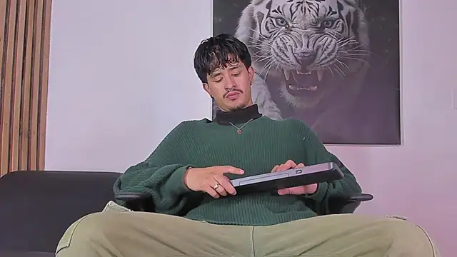 Snapshot of DimitriDeluxe chatting on September 27, 2025, 7:53 pm DimitriDeluxe online show from September 27, 2025, 7:53 pm