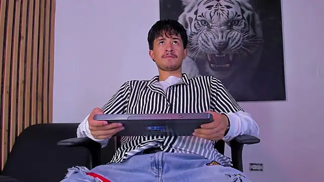 Snapshot of DimitriDeluxe chatting on September 20, 2025, 7:41 pm DimitriDeluxe online show from September 20, 2025, 7:41 pm