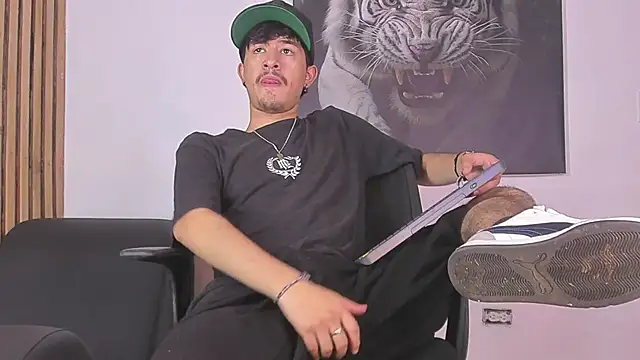 Snapshot of DimitriDeluxe chatting on September 29, 2025, 8:03 pm DimitriDeluxe online show from September 29, 2025, 8:03 pm