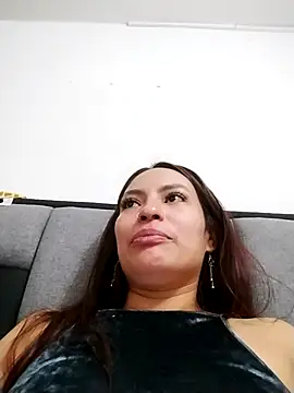 Adarha Ramirez online show from December 18, 2025, 1:44 am