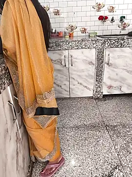 Snapshot of Shalu_G chatting on October 3, 2025, 6:48 am Shalu G online show from October 3, 2025, 6:48 am