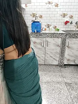 Snapshot of Shalu_G chatting on September 19, 2025, 1:37 pm Shalu G online show from September 19, 2025, 1:37 pm