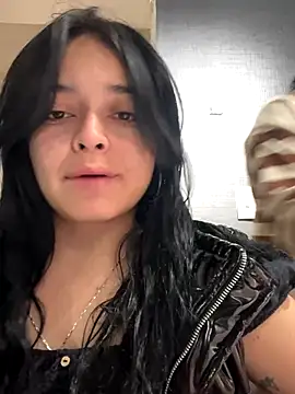 Emily Rivers  online show from October 3, 2025, 1:23 pm