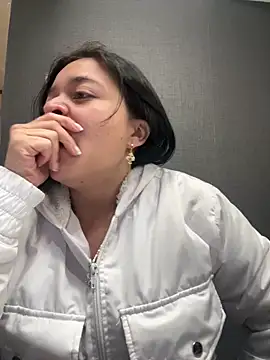 Emily Rivers  online show from October 16, 2025, 1:08 pm