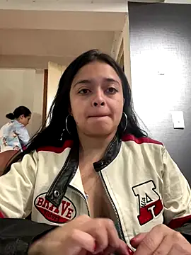 Emily Rivers  online show from October 7, 2025, 1:12 pm