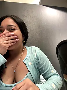 Emily Rivers  online show from November 17, 2025, 2:54 pm