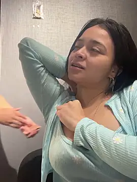 Emily Rivers  online show from September 23, 2025, 1:07 pm