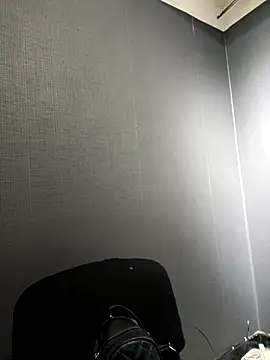 Emily Rivers  online show from October 17, 2025, 1:02 pm