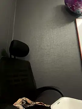 Emily Rivers  online show from January 8, 2026, 1:50 pm