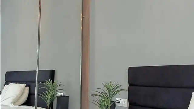 Snapshot of Forever_Smiler chatting on October 14, 2025, 9:10 am Forever Smiler online show from October 14, 2025, 9:10 am